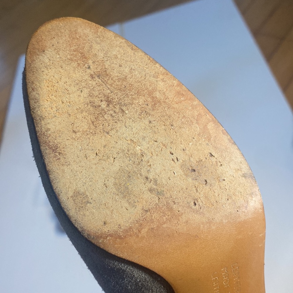 3 For $18 or 2 for $15 Vintage Salvatore Ferragamo gray suede slingback heels - Picture 4 of 9
